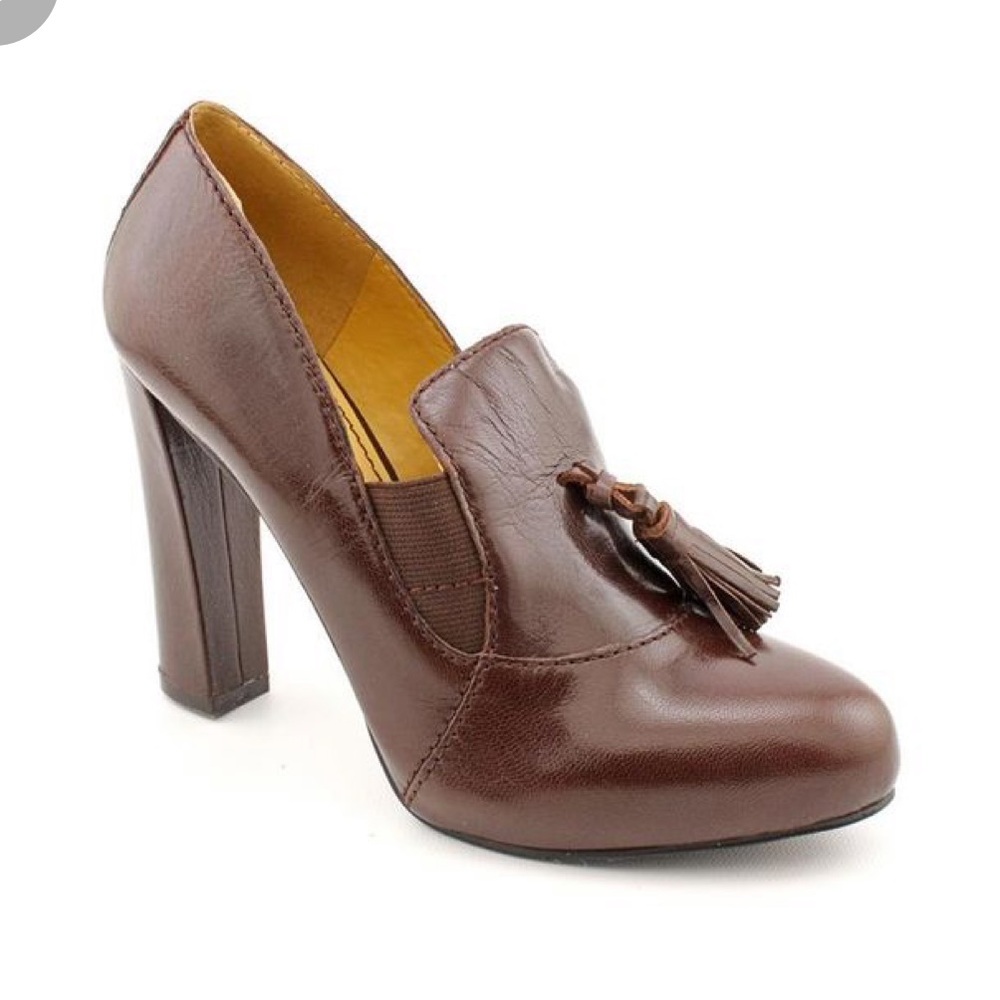 NineWest “Dewdrop” Brown Leather Pump w/Tassel